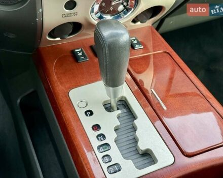 Черный Инфинити QX56, объемом двигателя 5.6 л и пробегом 108 тыс. км за 10500 $, фото 13 на Automoto.ua