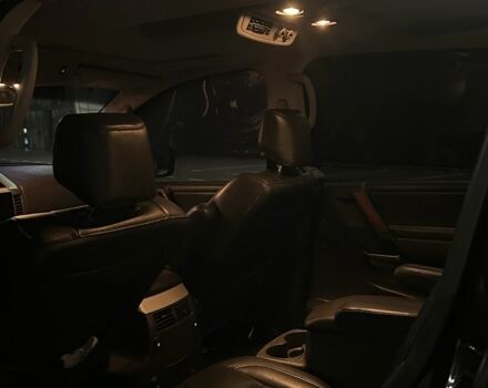 Черный Инфинити QX56, объемом двигателя 5.6 л и пробегом 240 тыс. км за 12500 $, фото 4 на Automoto.ua