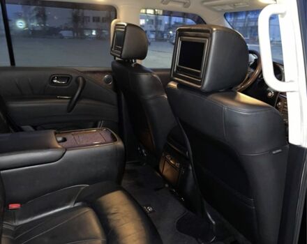 Чорний Інфініті QX56, об'ємом двигуна 5.6 л та пробігом 267 тис. км за 15000 $, фото 7 на Automoto.ua