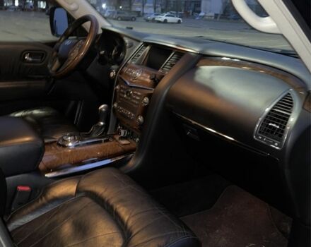Чорний Інфініті QX56, об'ємом двигуна 5.6 л та пробігом 267 тис. км за 15000 $, фото 8 на Automoto.ua