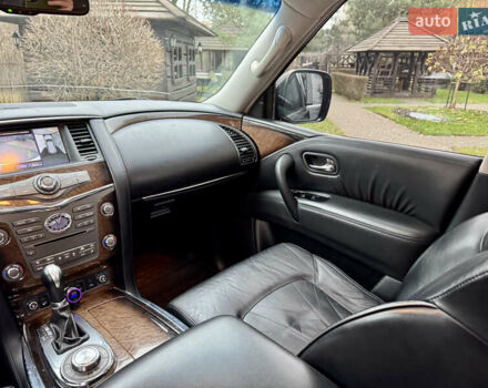 Черный Инфинити QX56, объемом двигателя 5.6 л и пробегом 220 тыс. км за 21500 $, фото 92 на Automoto.ua