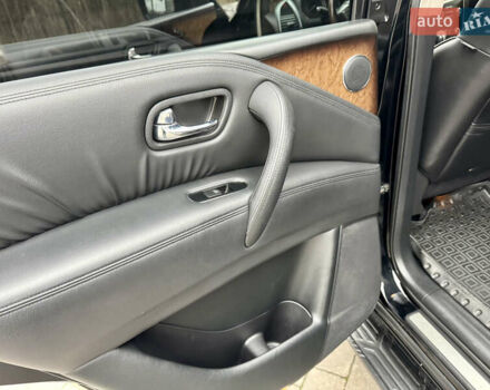 Черный Инфинити QX56, объемом двигателя 5.6 л и пробегом 220 тыс. км за 21500 $, фото 72 на Automoto.ua