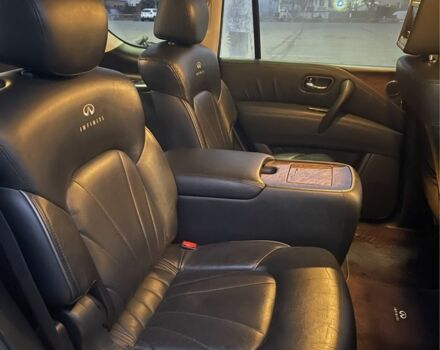 Чорний Інфініті QX56, об'ємом двигуна 5.6 л та пробігом 267 тис. км за 15000 $, фото 6 на Automoto.ua