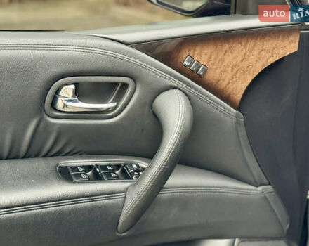 Черный Инфинити QX56, объемом двигателя 5.6 л и пробегом 220 тыс. км за 21500 $, фото 89 на Automoto.ua