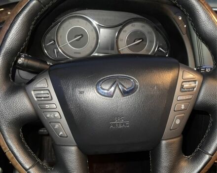 Чорний Інфініті QX56, об'ємом двигуна 5.6 л та пробігом 267 тис. км за 15000 $, фото 12 на Automoto.ua
