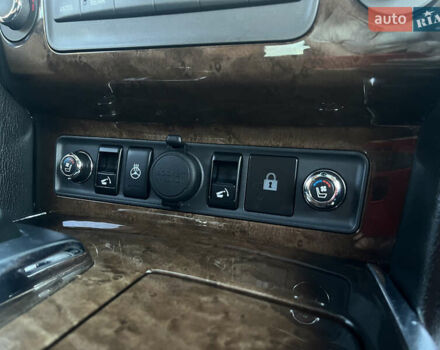 Красный Инфинити QX56, объемом двигателя 5.55 л и пробегом 213 тыс. км за 18800 $, фото 26 на Automoto.ua