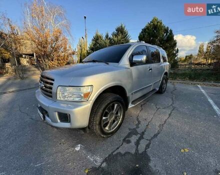 Серый Инфинити QX56, объемом двигателя 5.6 л и пробегом 300 тыс. км за 10000 $, фото 1 на Automoto.ua