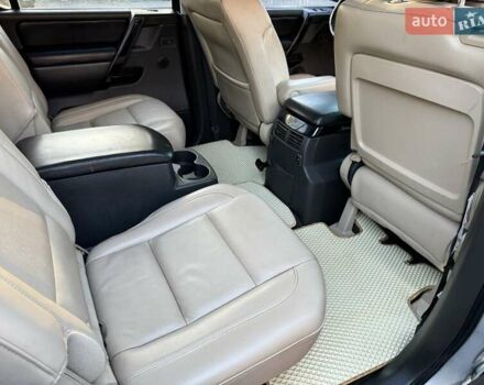 Серый Инфинити QX56, объемом двигателя 5.6 л и пробегом 300 тыс. км за 10000 $, фото 13 на Automoto.ua