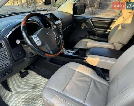 Серый Инфинити QX56, объемом двигателя 5.6 л и пробегом 300 тыс. км за 10000 $, фото 10 на Automoto.ua