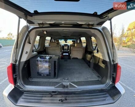 Серый Инфинити QX56, объемом двигателя 5.6 л и пробегом 300 тыс. км за 10000 $, фото 15 на Automoto.ua