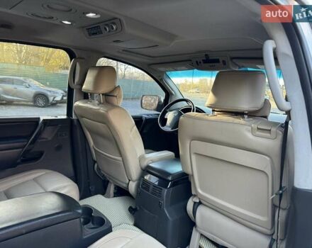 Серый Инфинити QX56, объемом двигателя 5.6 л и пробегом 300 тыс. км за 10000 $, фото 14 на Automoto.ua