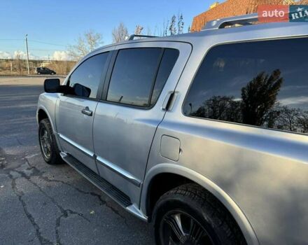 Серый Инфинити QX56, объемом двигателя 5.6 л и пробегом 300 тыс. км за 10000 $, фото 6 на Automoto.ua