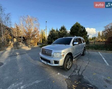 Серый Инфинити QX56, объемом двигателя 5.6 л и пробегом 300 тыс. км за 10000 $, фото 1 на Automoto.ua