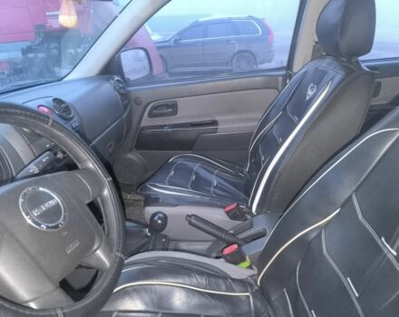 Белый Исузу Д-Макс, объемом двигателя 2.5 л и пробегом 425 тыс. км за 8823 $, фото 6 на Automoto.ua