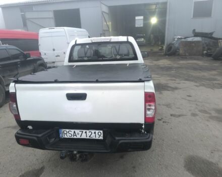 Белый Исузу Д-Макс, объемом двигателя 2.5 л и пробегом 425 тыс. км за 8823 $, фото 4 на Automoto.ua