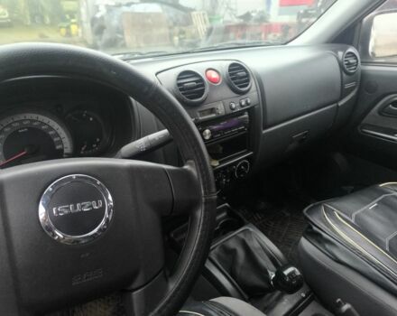 Белый Исузу Д-Макс, объемом двигателя 2.5 л и пробегом 425 тыс. км за 8823 $, фото 5 на Automoto.ua