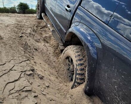 Чорний Ісузу D-Max, об'ємом двигуна 3 л та пробігом 285 тис. км за 13900 $, фото 5 на Automoto.ua