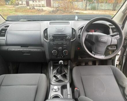 Черный Исузу Д-Макс, объемом двигателя 2.5 л и пробегом 130 тыс. км за 9999 $, фото 7 на Automoto.ua