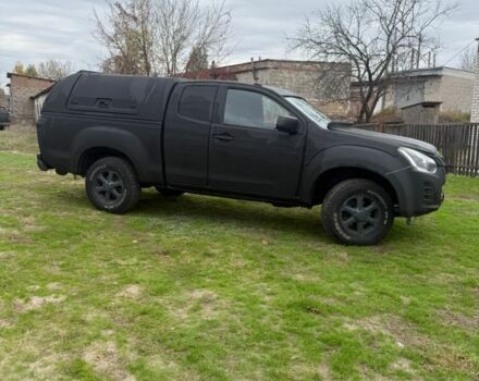 Черный Исузу Д-Макс, объемом двигателя 2.5 л и пробегом 130 тыс. км за 9999 $, фото 1 на Automoto.ua