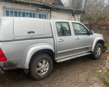 Серый Исузу Д-Макс, объемом двигателя 3 л и пробегом 370 тыс. км за 6500 $, фото 2 на Automoto.ua