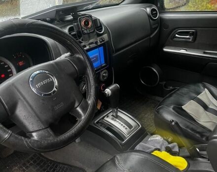 Серый Исузу Д-Макс, объемом двигателя 3 л и пробегом 370 тыс. км за 6500 $, фото 4 на Automoto.ua