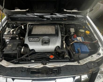 Серый Исузу Д-Макс, объемом двигателя 3 л и пробегом 370 тыс. км за 6500 $, фото 3 на Automoto.ua
