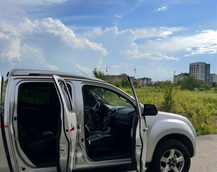 Сірий Ісузу D-Max, об'ємом двигуна 2.5 л та пробігом 120 тис. км за 11200 $, фото 1 на Automoto.ua