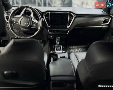 Сірий Ісузу D-Max, об'ємом двигуна 3 л та пробігом 1 тис. км за 117183 $, фото 2 на Automoto.ua