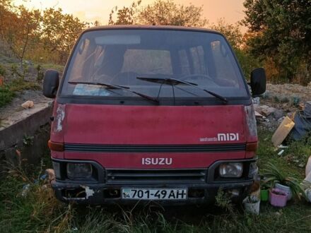Ісузу Міді вант. 1992 у Кам'янське (Дніпродзержинськ) на Automoto.ua Червоний Ісузу Міді вант., об'ємом двигуна 2 л та пробігом 16 тис. км за 358 $, фото 1 на Automoto.ua