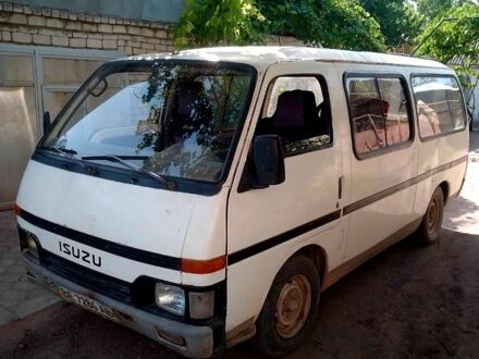 Серый Исузу Миди, объемом двигателя 2 л и пробегом 0 тыс. км за 1000 $, фото 1 на Automoto.ua