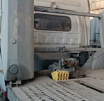 Белый Исузу НКР, объемом двигателя 4.6 л и пробегом 350 тыс. км за 8300 $, фото 2 на Automoto.ua