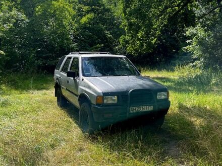 Сірий Ісузу Rodeo, об'ємом двигуна 2.6 л та пробігом 200 тис. км за 1800 $, фото 1 на Automoto.ua