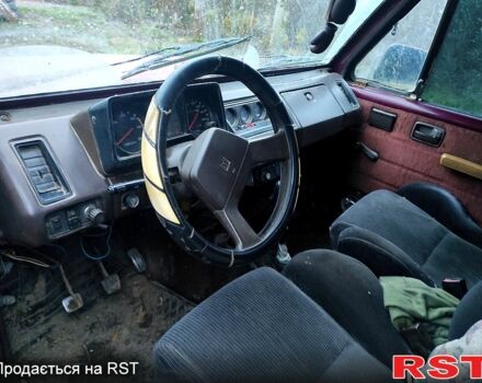 Красный Исузу Трупер, объемом двигателя 2.2 л и пробегом 300 тыс. км за 1900 $, фото 2 на Automoto.ua