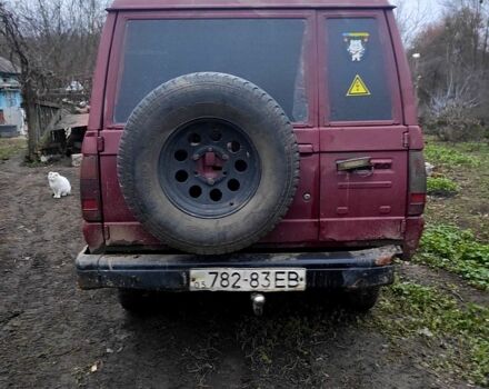 Красный Исузу Трупер, объемом двигателя 2.2 л и пробегом 300 тыс. км за 1900 $, фото 6 на Automoto.ua