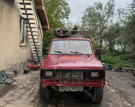 Красный Исузу Трупер, объемом двигателя 2.5 л и пробегом 100 тыс. км за 1300 $, фото 1 на Automoto.ua