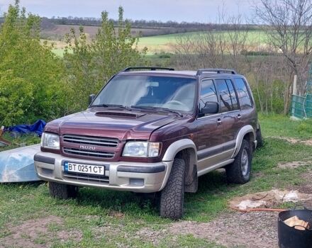 Красный Исузу Трупер, объемом двигателя 3 л и пробегом 300 тыс. км за 8500 $, фото 1 на Automoto.ua