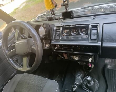 Серый Исузу Трупер, объемом двигателя 2.8 л и пробегом 380 тыс. км за 2300 $, фото 4 на Automoto.ua