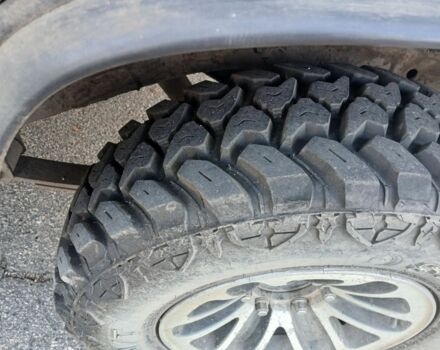 Серый Исузу Трупер, объемом двигателя 2.5 л и пробегом 200 тыс. км за 2612 $, фото 6 на Automoto.ua