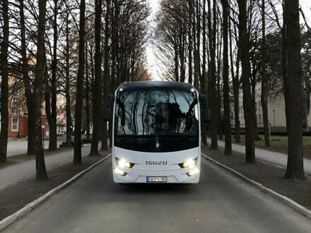 Исузу Visigo 2013 в Умани на Automoto.ua Белый Исузу Visigo, объемом двигателя 0 л и пробегом 440 тыс. км за 52000 $, фото 1 на Automoto.ua