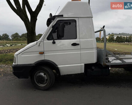 Белый Ивеко Дейли, объемом двигателя 2.8 л и пробегом 500 тыс. км за 7850 $, фото 3 на Automoto.ua