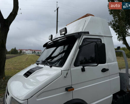 Белый Ивеко Дейли, объемом двигателя 2.8 л и пробегом 500 тыс. км за 7850 $, фото 2 на Automoto.ua