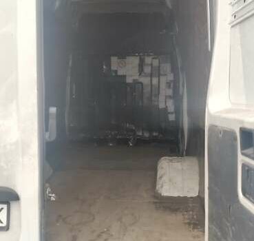 Білий Івеко Дейлі, об'ємом двигуна 3 л та пробігом 324 тис. км за 11000 $, фото 3 на Automoto.ua