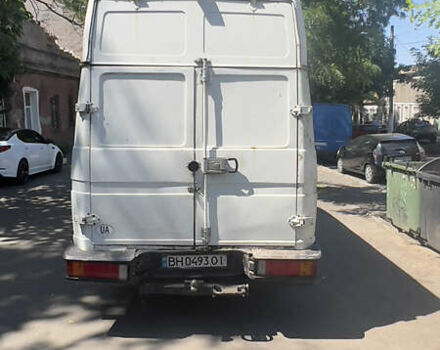 Белый Ивеко Дейли, объемом двигателя 2.8 л и пробегом 200 тыс. км за 4900 $, фото 2 на Automoto.ua