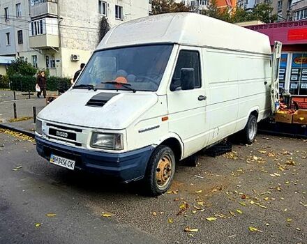 Белый Ивеко Дейли, объемом двигателя 28 л и пробегом 300 тыс. км за 1800 $, фото 1 на Automoto.ua