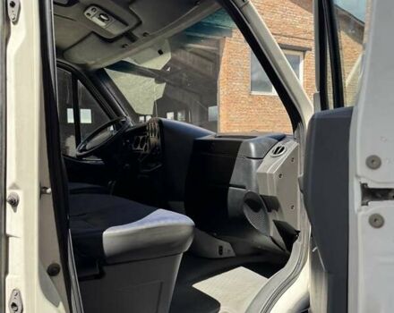 Белый Ивеко Дейли, объемом двигателя 2.3 л и пробегом 349 тыс. км за 5500 $, фото 7 на Automoto.ua