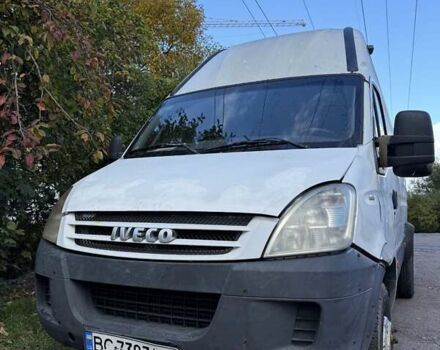 Белый Ивеко Дейли, объемом двигателя 30 л и пробегом 300 тыс. км за 7500 $, фото 3 на Automoto.ua