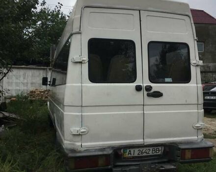 Белый Ивеко Дейли, объемом двигателя 2.8 л и пробегом 400 тыс. км за 2000 $, фото 2 на Automoto.ua