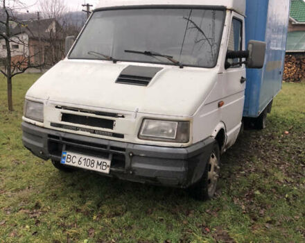 Белый Ивеко Дейли, объемом двигателя 2.8 л и пробегом 380 тыс. км за 2600 $, фото 2 на Automoto.ua