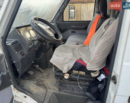 Білий Івеко Дейлі, об'ємом двигуна 2.5 л та пробігом 500 тис. км за 3300 $, фото 3 на Automoto.ua