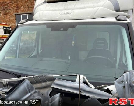 Белый Ивеко Дейли, объемом двигателя 2.5 л и пробегом 300 тыс. км за 10000 $, фото 3 на Automoto.ua